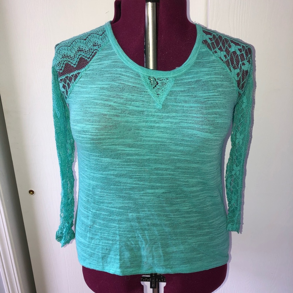 🌟3/$15🌟3/4 sleeve lace top. Juniors Large.
